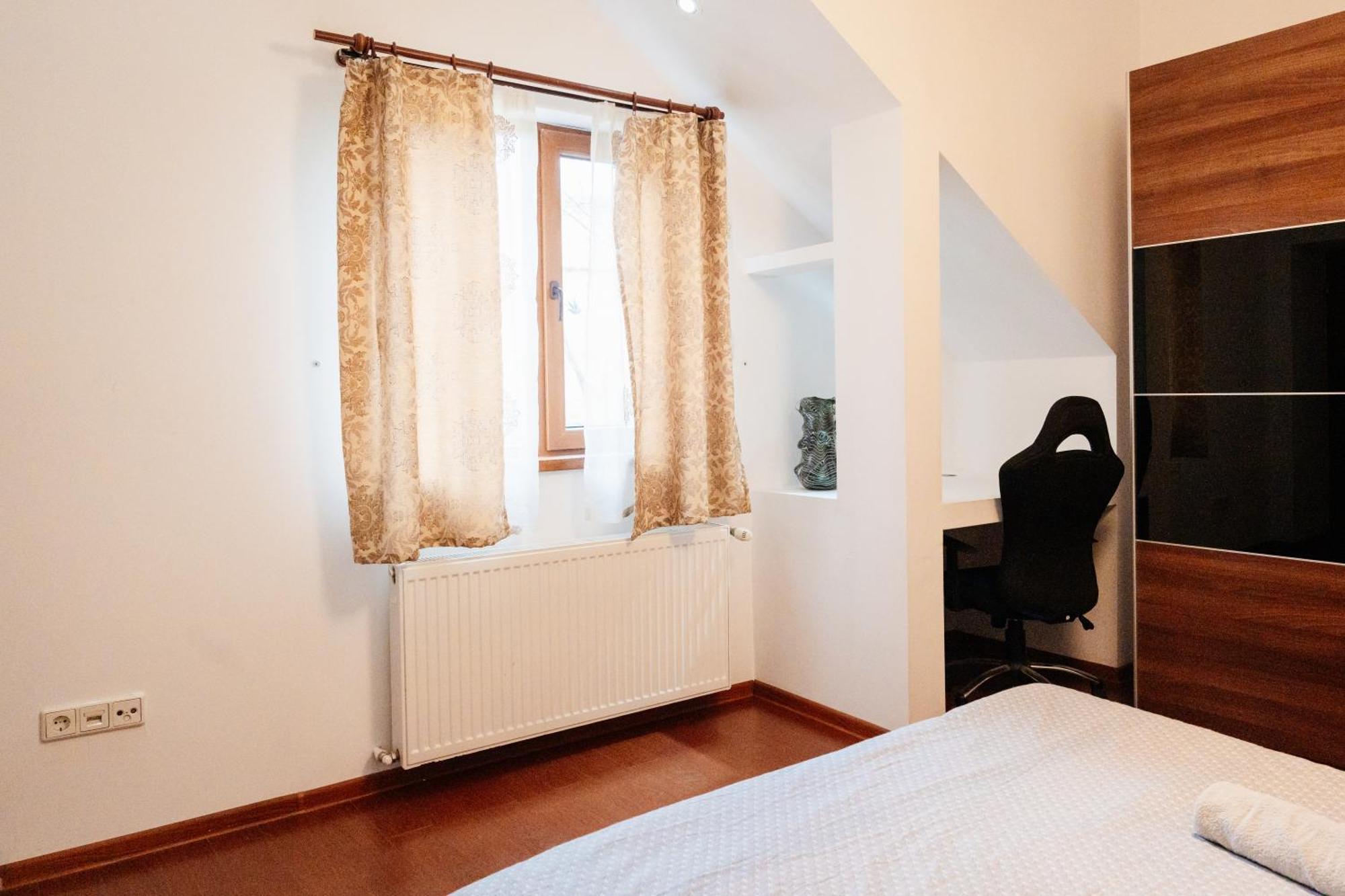 Maan Central Apartment Pet Friendly Location Брашов Экстерьер фото
