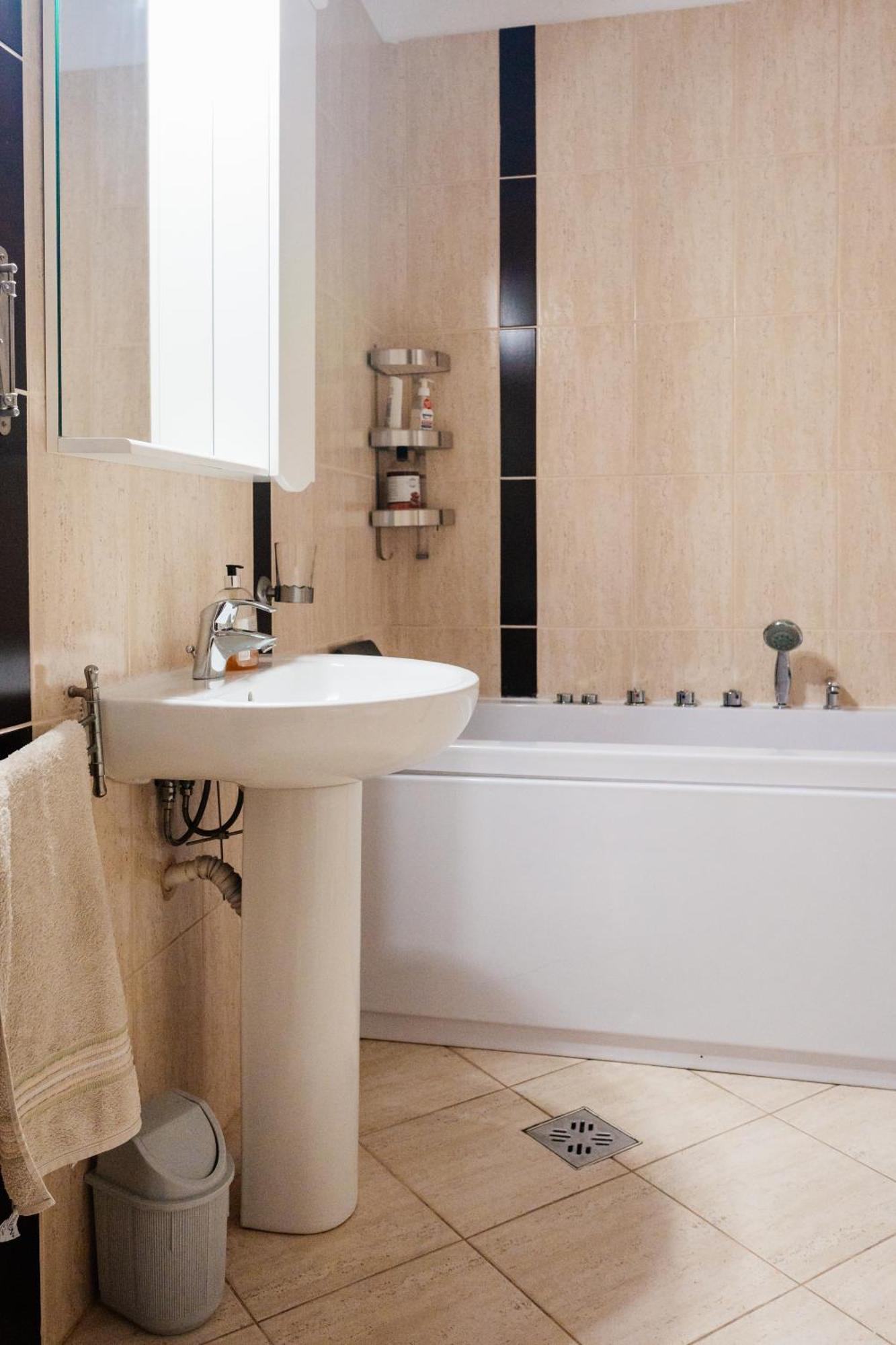Maan Central Apartment Pet Friendly Location Брашов Экстерьер фото